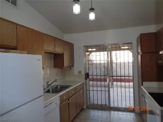 Photo #3: 2284759 Listing 