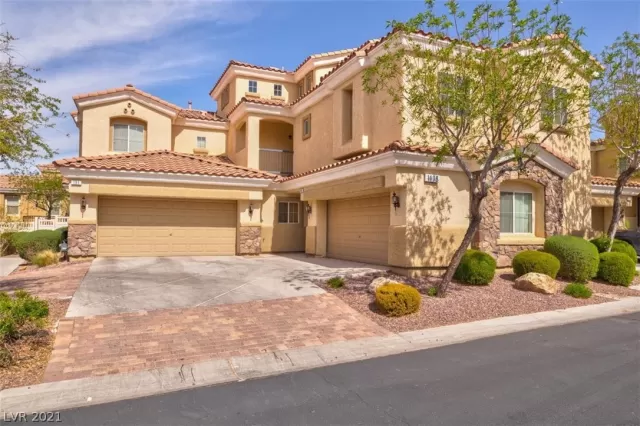 MLS: 2284775 Condo For Sale