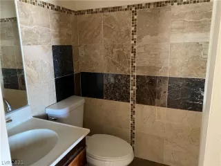 Photo #5: 2284797 Listing