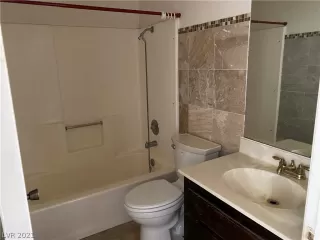 Photo #6: 2284797 Listing