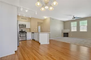 Photo #5: 2284867 Listing