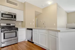 Photo #6: 2284867 Listing