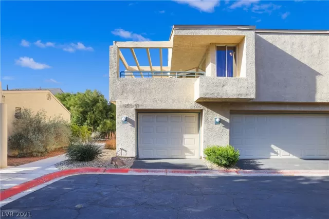MLS: 2284885 Condo For Sale