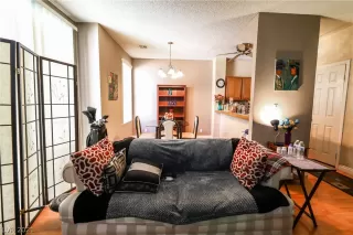 Photo #5: 2284894 Listing