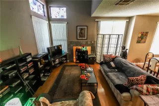 Photo #6: 2284894 Listing