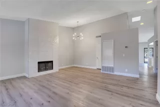 Photo #3: 2284942 Listing