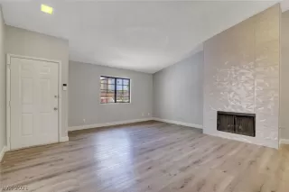 Photo #4: 2284942 Listing