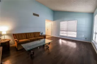 Photo #5: 2284960 Listing 