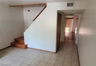 Photo #2: 2284976 Listing