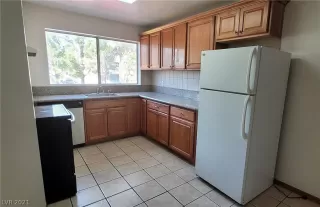 Photo #3: 2284976 Listing
