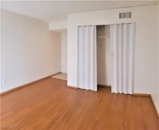 Photo #6: 2284976 Listing