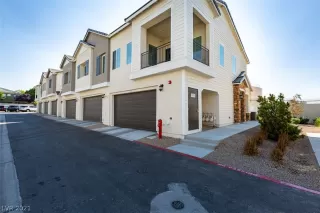 Photo #1: 2284981 Listing 