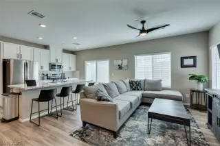 Photo #4: 2284981 Listing 