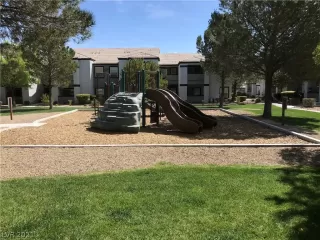 Photo #5: 2284995 Listing