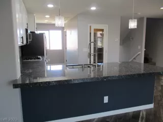 Photo #5: 2285009 Listing 