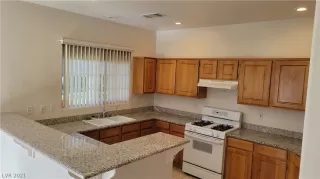 Photo #4: 2285043 Listing