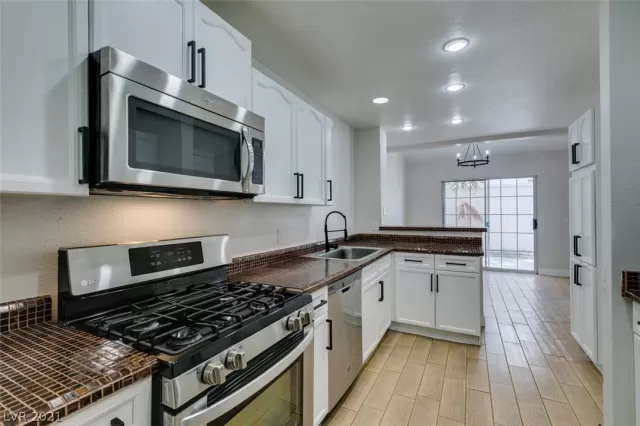 MLS: 2285144 Condo For Sale