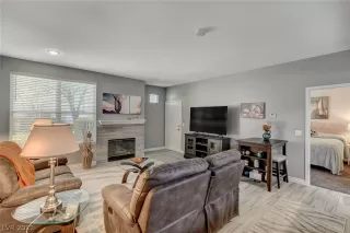 Photo #4: 2285147 Listing