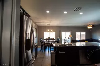 Photo #6: 2285148 Listing