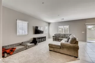 Photo #5: 2285178 Listing