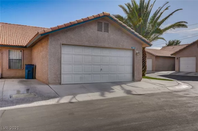 MLS: 2285308 Condo For Sale