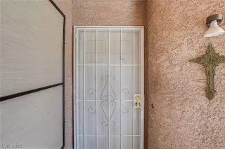 Photo #2: 2285308 Listing