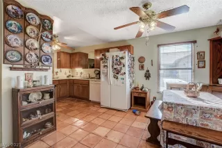 Photo #3: 2285308 Listing