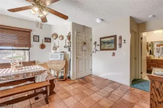 Photo #5: 2285308 Listing