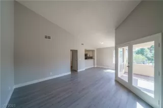 Photo #3: 2285316 Listing