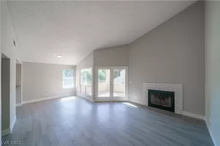 Photo #4: 2285316 Listing