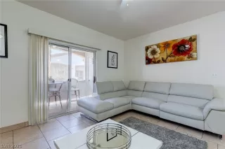 Photo #3: 2285324 Listing