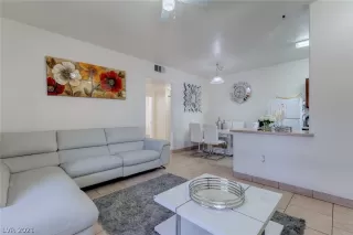 Photo #4: 2285324 Listing