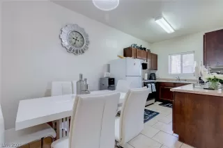 Photo #5: 2285324 Listing