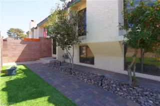 Photo #1: 2285343 Listing 