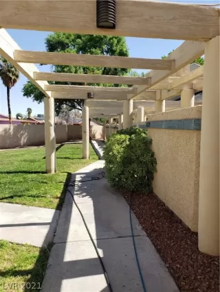 Photo #3: 2285356 Listing