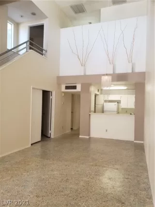 Photo #5: 2285356 Listing