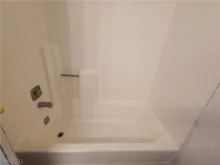 Photo #5: 2285375 Listing