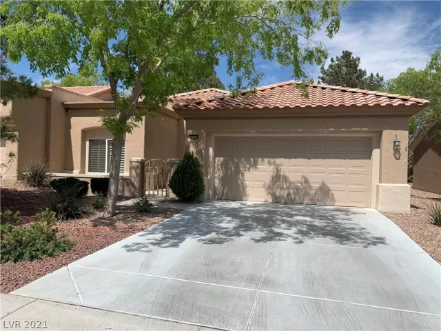 MLS: 2285400 Condo For Sale