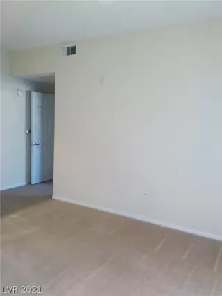 Photo #6: 2285434 Listing