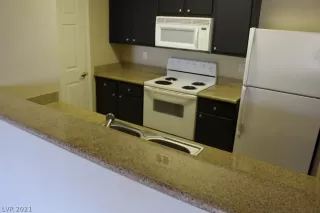 Photo #6: 2285435 Listing