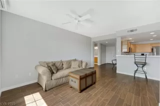 Photo #5: 2285458 Listing