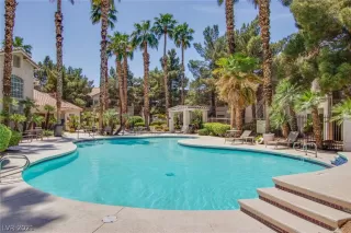 Photo #5: 2285473 Listing