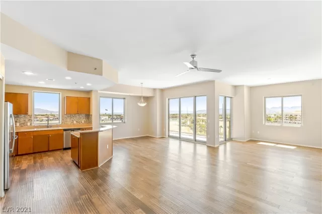 MLS: 2285483 Condo For Sale