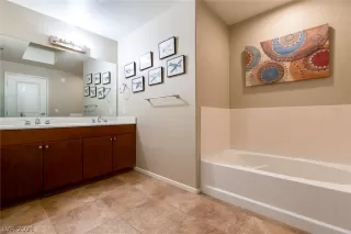 Photo #5: 2285483 Listing 