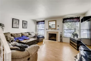 Photo #4: 2285509 Listing