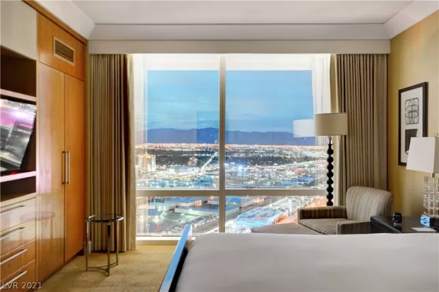 MLS: 2285516 Condo For Sale