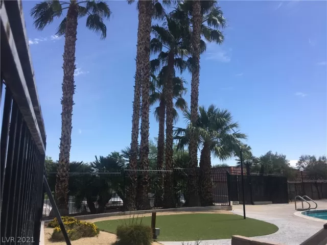 MLS: 2285563 Condo For Sale