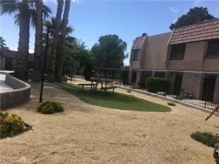 Photo #2: 2285563 Listing