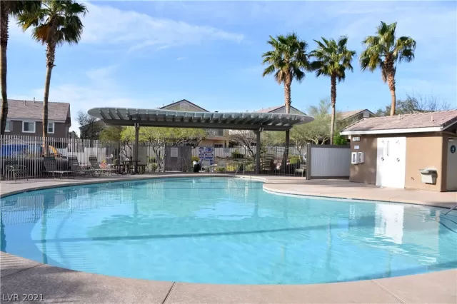 MLS: 2285673 Condo For Sale