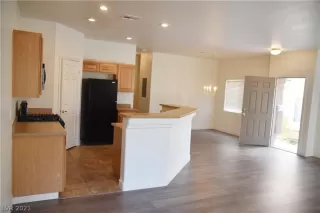 Photo #5: 2285673 Listing